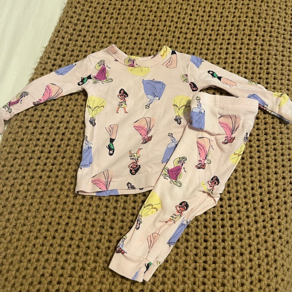 EUC Baby Gap Disney Princess Pajamas - Size 6-12m